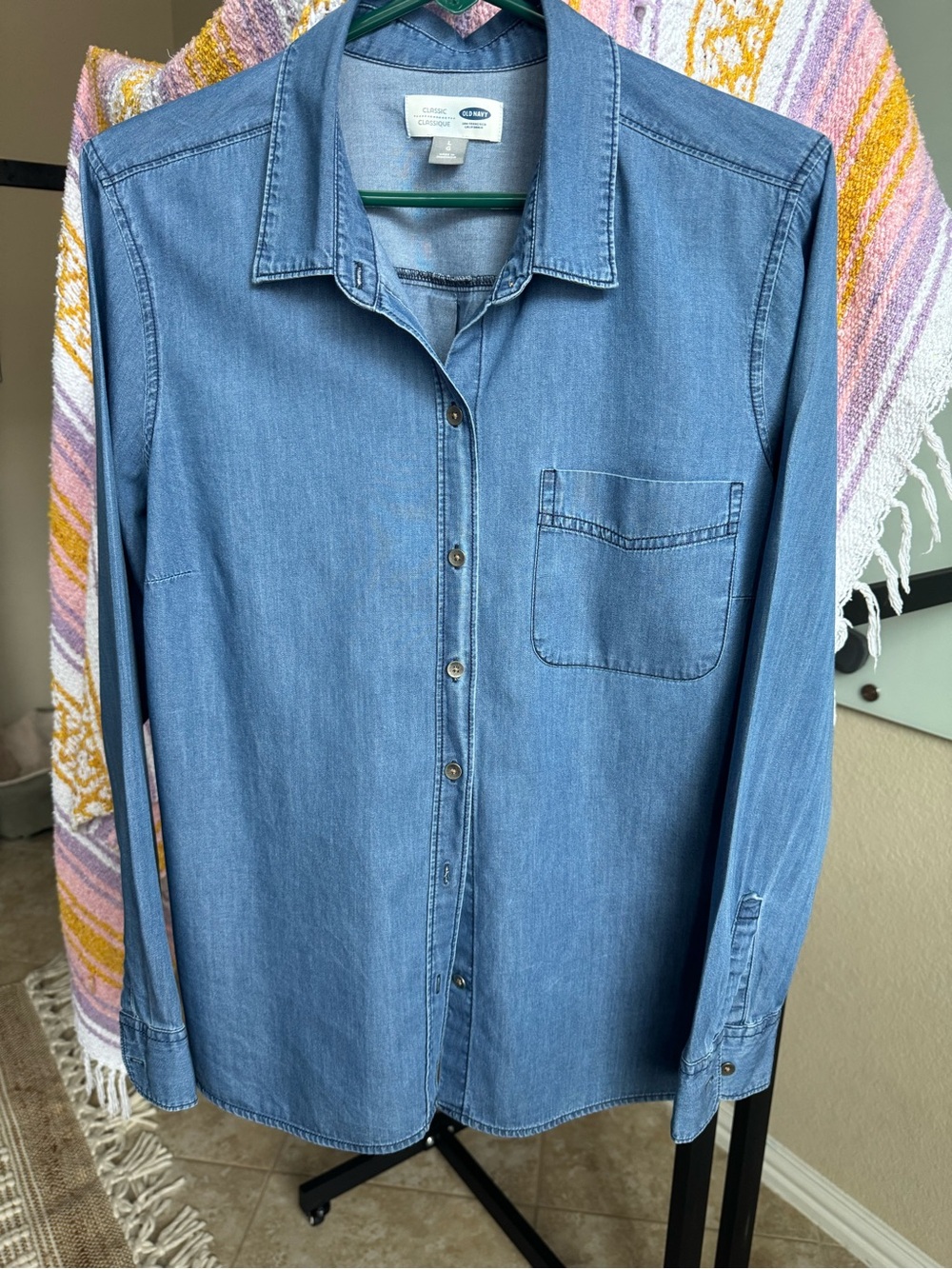Old Navy Light Blue women’s oversized Denim Button-Down Shirt - Picture 4 of 6